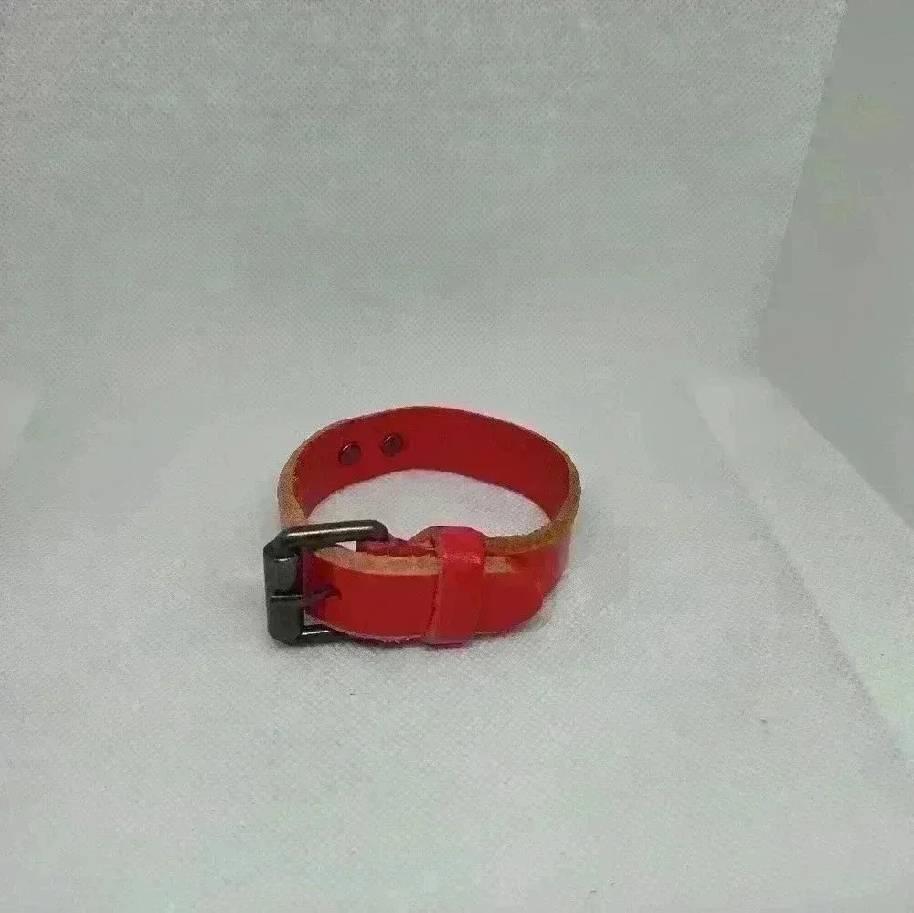 PLUNDER RED LEATHER BRACELET